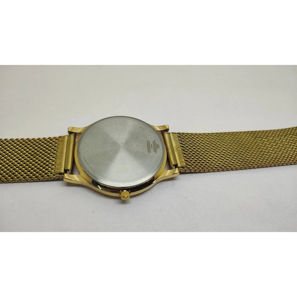 Vintage Style Seiko Quartz Mens Gold Watch & Gold accents W/ Metal Strap - Picture 3 of 7